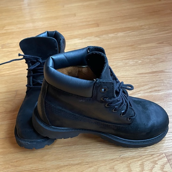 Timberland Youths Black Nubuck Leather Ankle Boot.  Size 2 - Picture 2 of 9